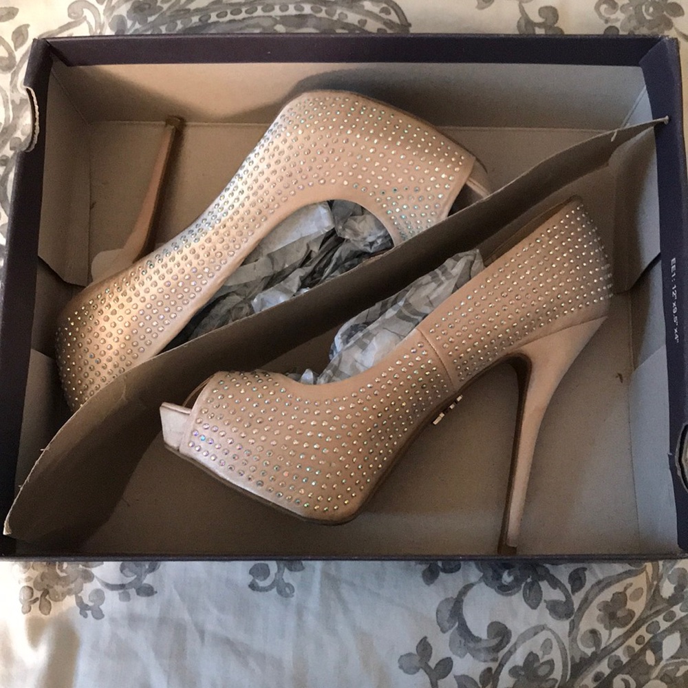 Heels - Picture 7 of 8